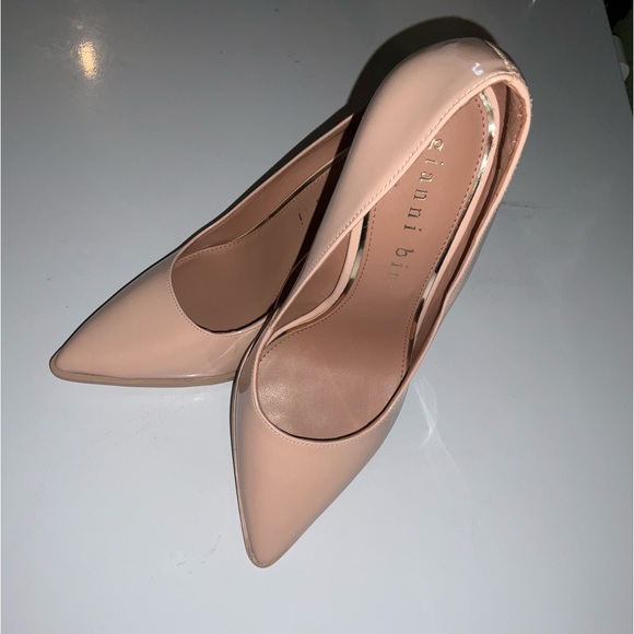 Gianni Bini size 10, tan, pointy, stow heels - Picture 6 of 7